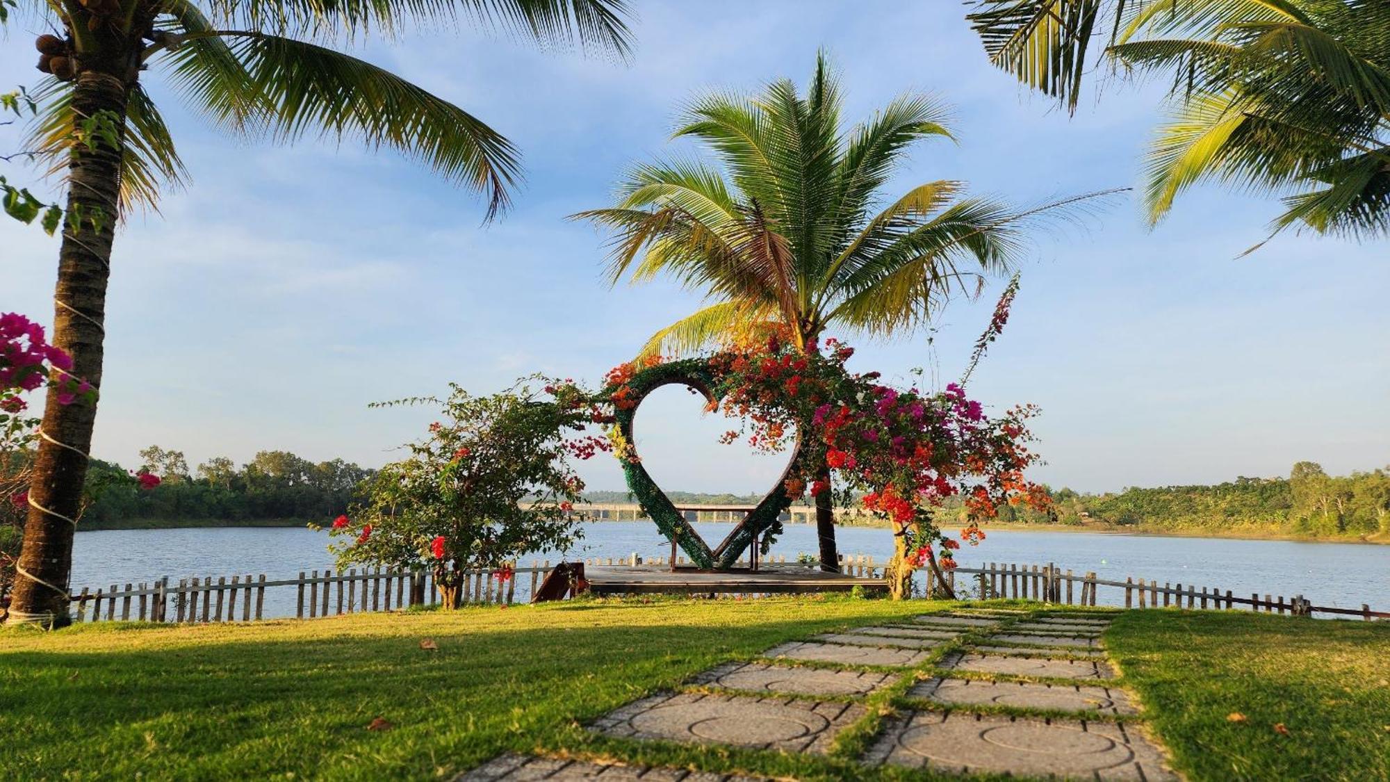 Dat Rong Dinh Gia Trang Ba Ria Extérieur photo